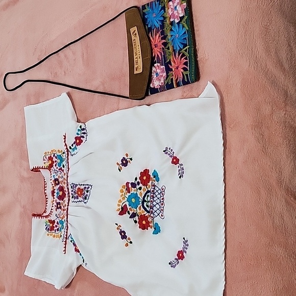 Floral Embroidered Mexican Style Girl's Dress - See Measurements for Sizing - Picture 5 of 9